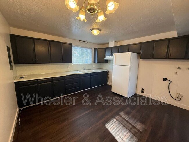 Building Photo - 546 E 450 S