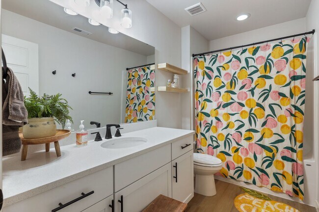 Building Photo - Spacious & Stylish 4-Bedroom A/C Townhome!