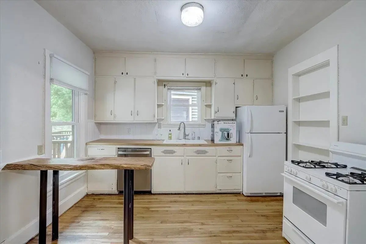 Building Photo - 2214 Winnebago St