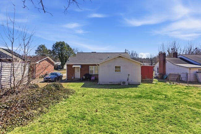 Building Photo - 3227 Avondale Ave