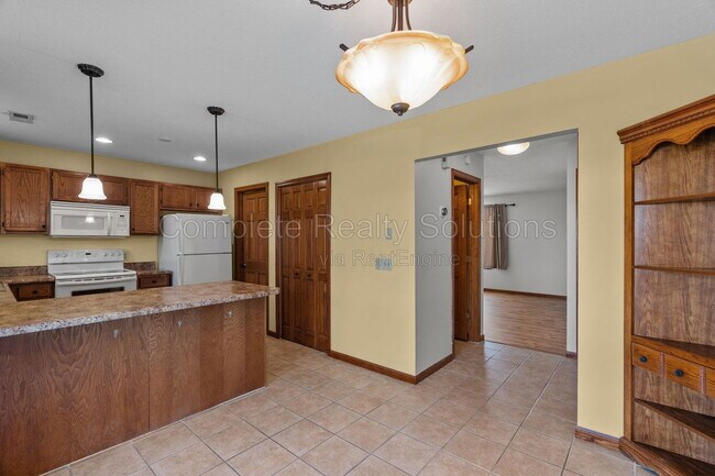 Building Photo - 254 Carmel Woods Dr