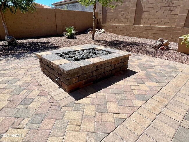 Building Photo - 26880 N 99th Dr