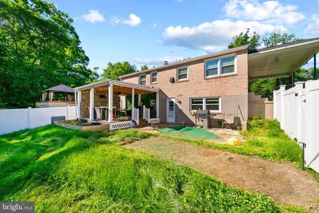 Building Photo - 1216 Haines Ave