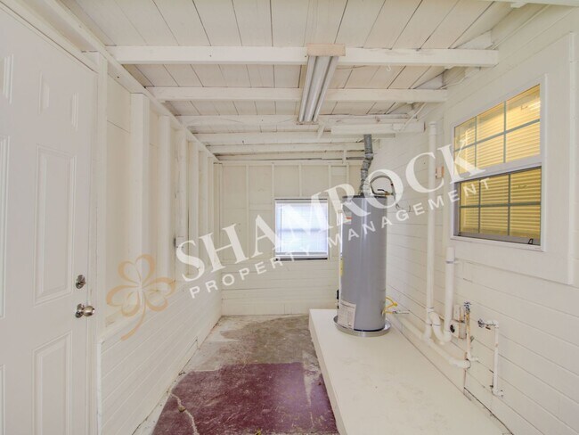 Building Photo - 2/1 Waco ISD House