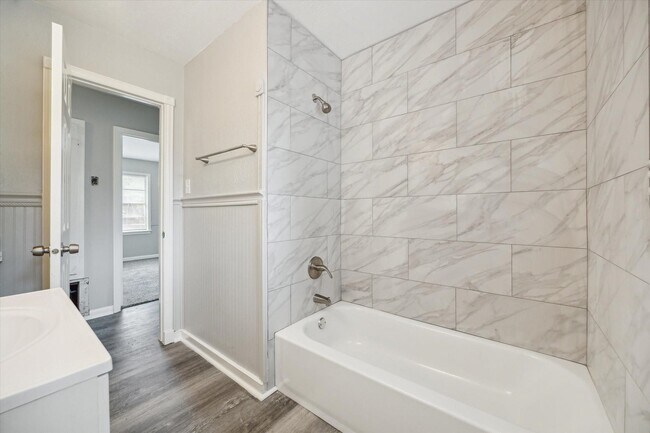 Building Photo - 6306 Thrush Dr