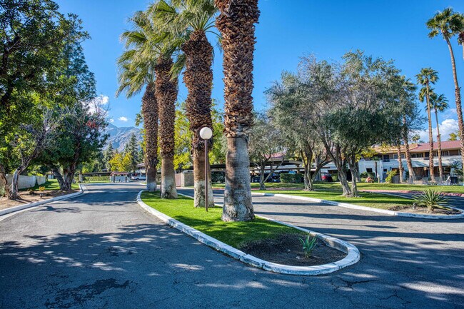 Roadway View - 420 N Villa Ct