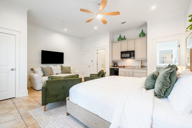 Building Photo - 22022 Front Beach Rd