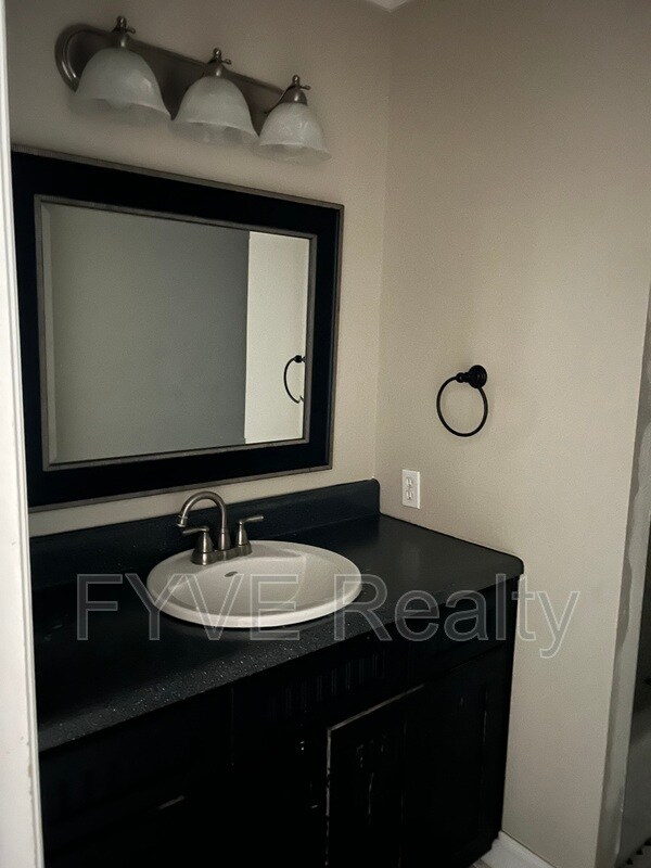 Building Photo - 7914 Gleason Dr