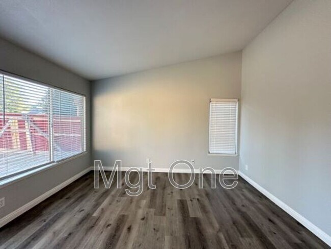 Building Photo - 2156 Russell Dr