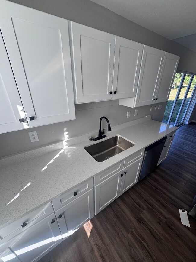 Building Photo - 343 Harold Ave S