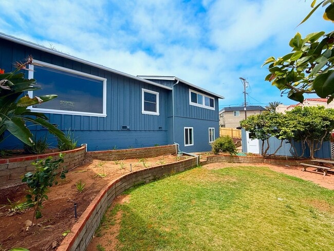 Building Photo - Welcome to your amazing coastal home above Sunset Cliffs