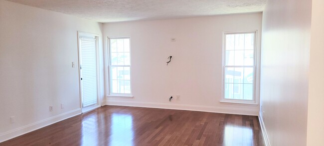 Building Photo - Prime Location Condo in Sandy Springs. Gat...