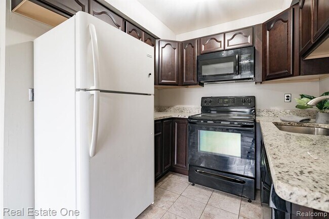 Building Photo - 37095 Nottingham Dr
