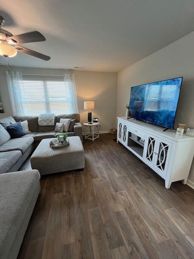 Building Photo - Discover this spacious 4-bedroom, 2.5-bath home in Winnabow, NC