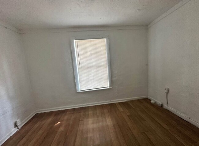 Building Photo - Cozy 3 bedroom house