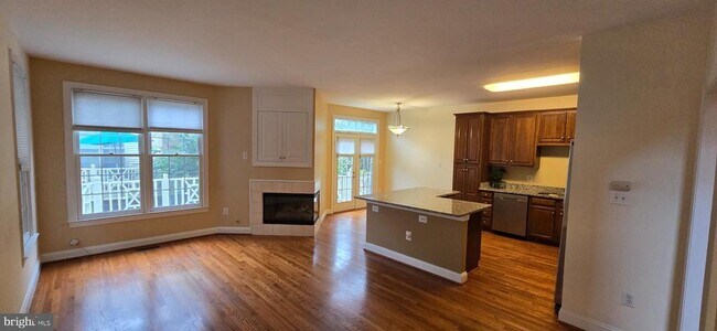 Building Photo - 10555 James Wren Way