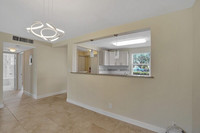 Building Photo - 301 SE 3rd St