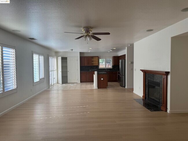 Building Photo - 4558 Mirror Ct