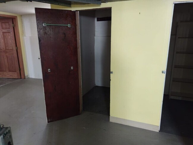 additional storage locker in common area - 2717 W Rascher Ave