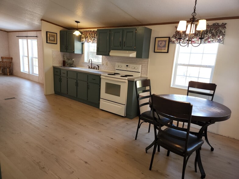 Building Photo - 25 Blueberry Ln