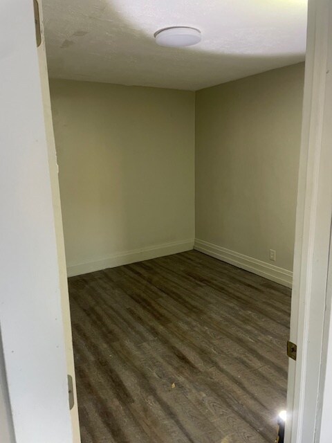 Building Photo - 108 Miller St