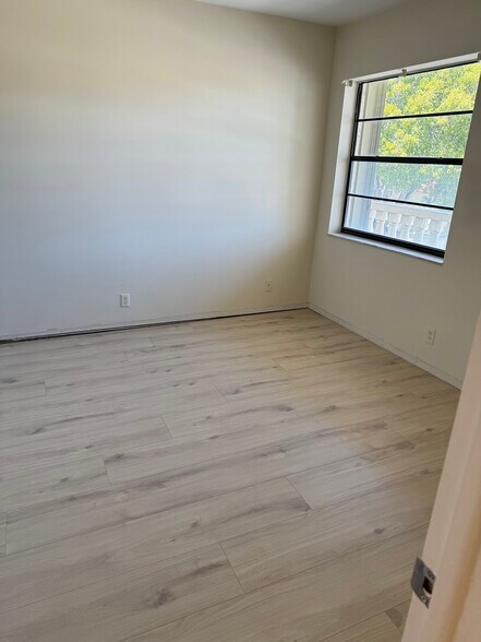 2 nd Bedroom - 126 S Cypress Rd