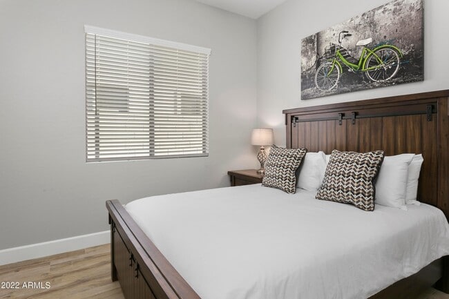 Building Photo - 7725 E Journey Ln