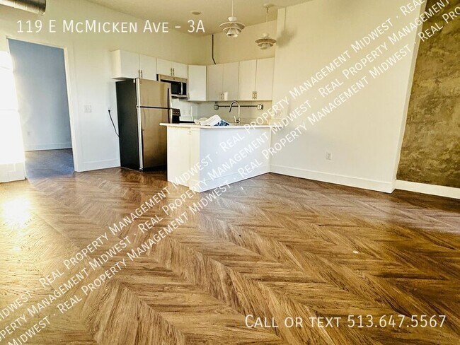 Building Photo - 119 E McMicken Ave