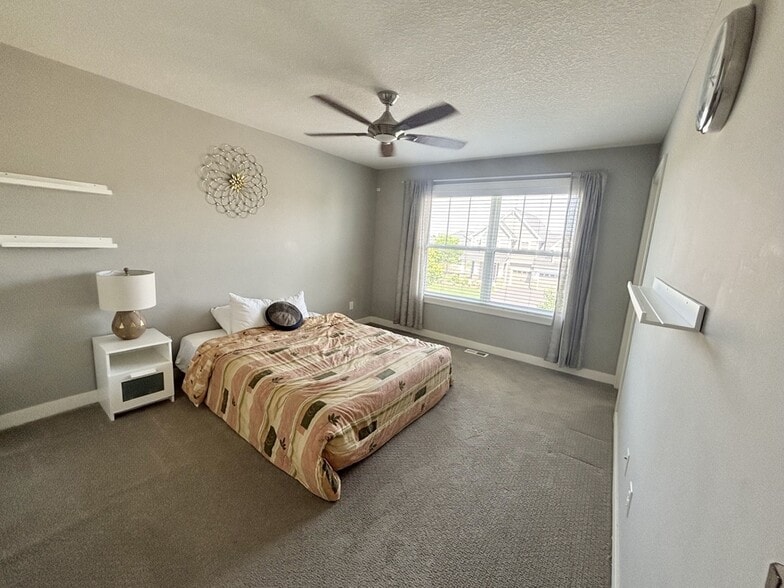 Building Photo - 9068 Red Oak Trl
