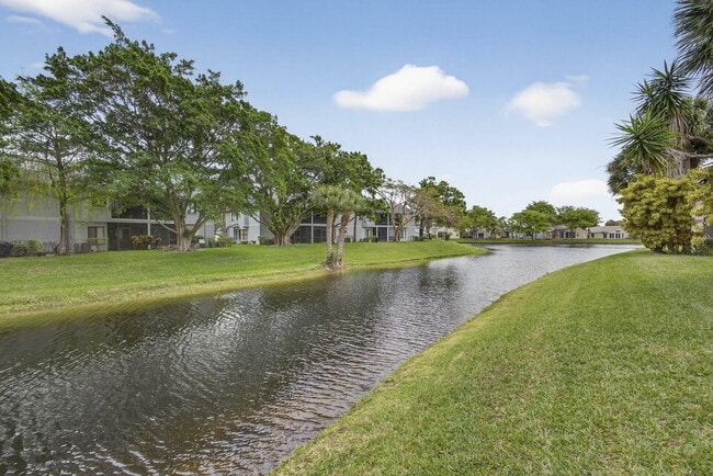Building Photo - 500 Crosswinds Dr