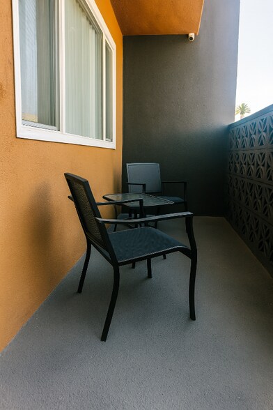 Building Photo - 317 E Hazel St