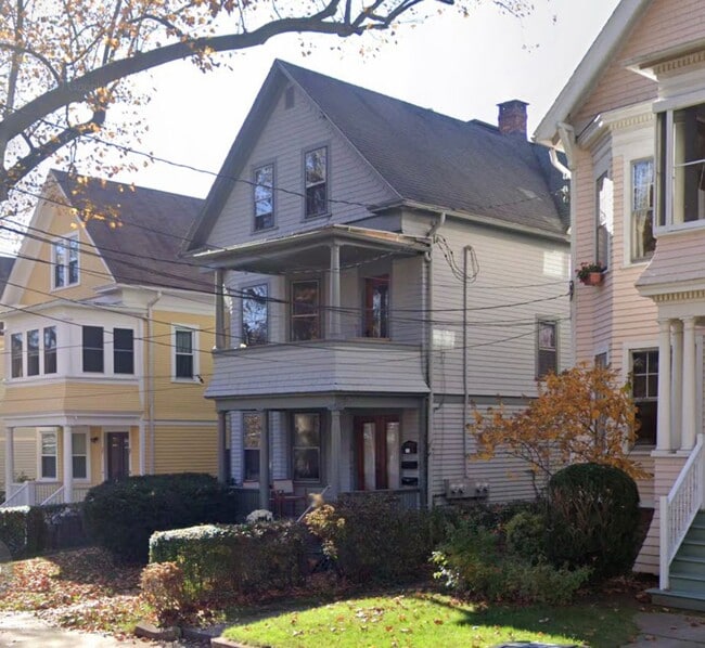 Building Photo - [In-Unit Laundry; Garden] Townhouse-Style Living, with Historical Details & Parking!