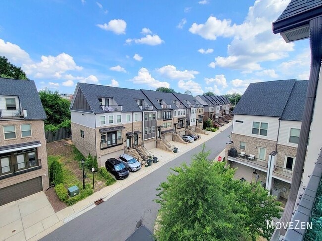 Building Photo - 15041 New Amsterdam Ln