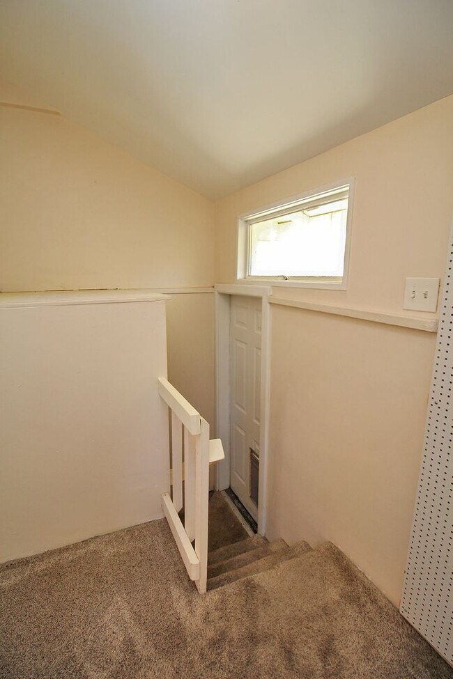 Building Photo - Adorable 2++ Bedroom, 2 Bath Brooklyn Bungalow - steps to MAX line