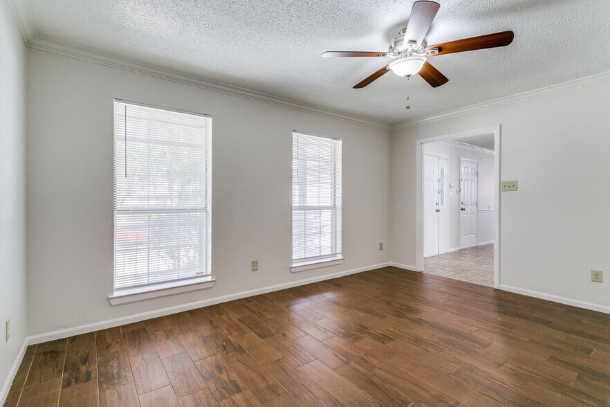Building Photo - 5504 Big Bend Dr