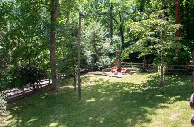 Building Photo - Laurel Park log home 3 bedroom 3 bathroom home.