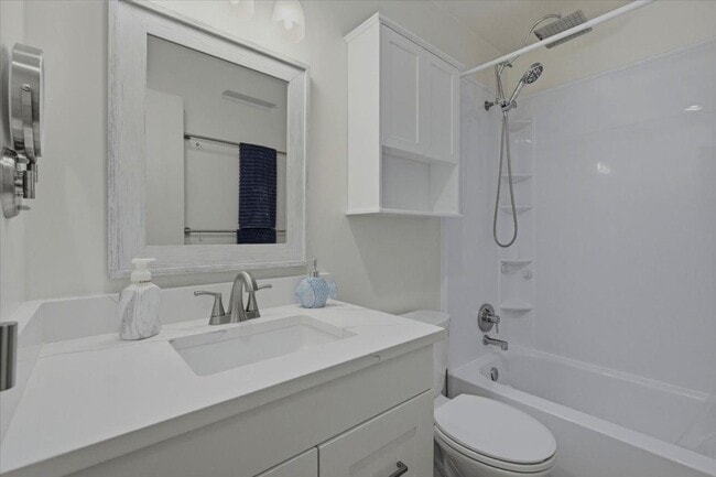 Building Photo - 899 Holborn Ct
