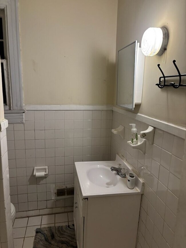 Building Photo - 915 Laurens St
