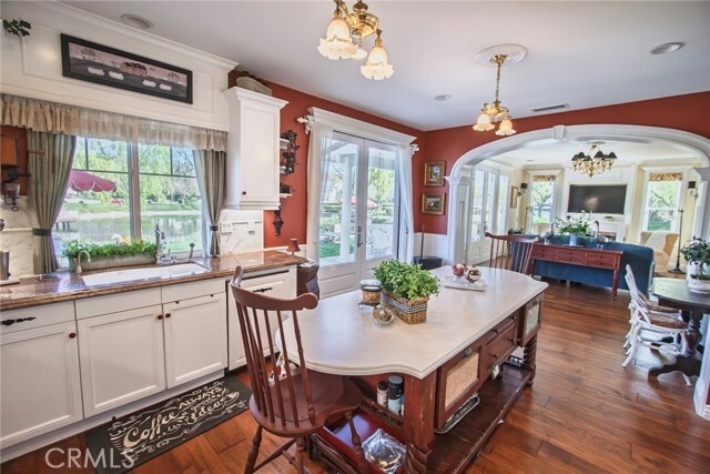 Building Photo - 27016 Island