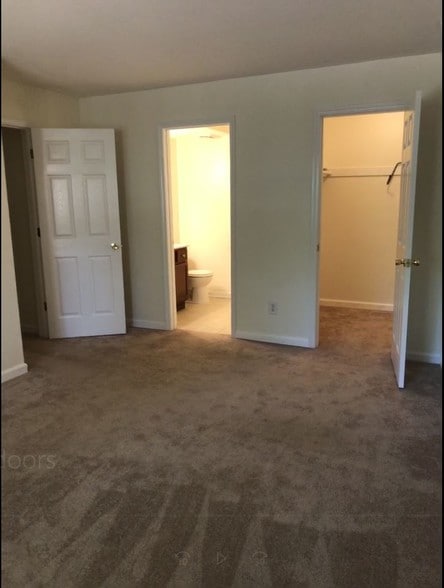 Primary Bedroom Suite - 1283 Schaub Dr