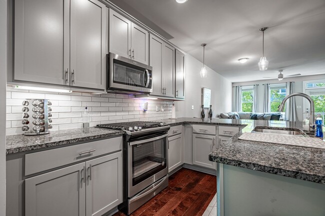 Building Photo - Furnished, 6 - 9 Month lease available.  L...