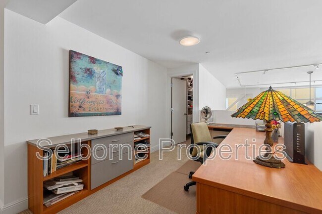 Building Photo - 33 Clementina St