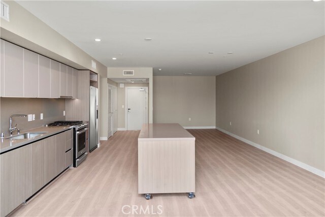 Building Photo - 39 S Los Robles Ave