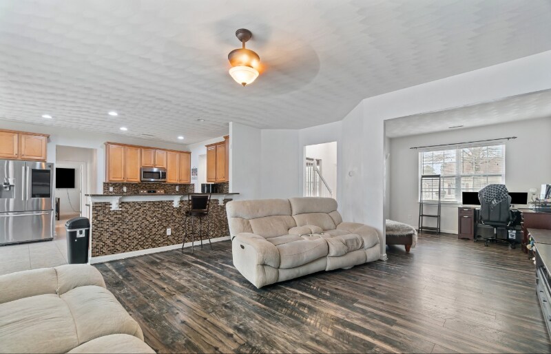 Building Photo - 4212 Periwinkle Ct