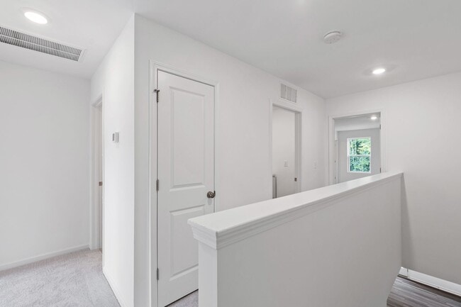 Building Photo - Modern 3-Bedroom Townhome Near Downtown Du...