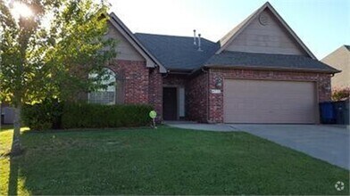 Building Photo - 3 Bed, 2 Bath Home - Great Tulsa Location ...