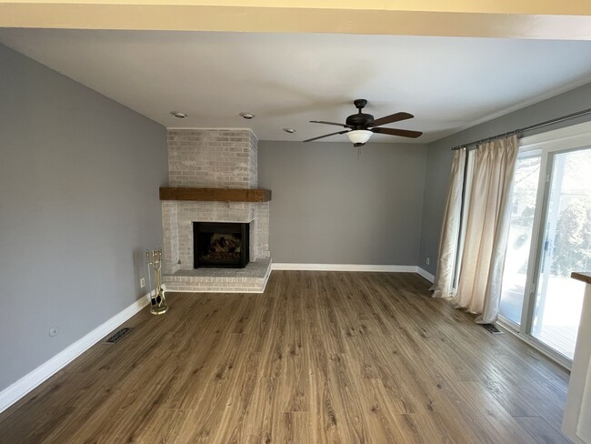 Building Photo - 13658 W Birchwood Dr