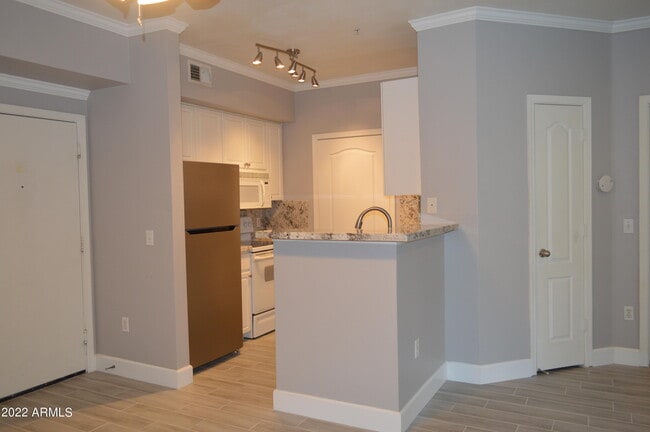 Building Photo - 1701 E Colter St