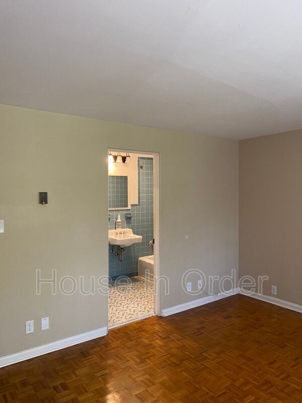 Building Photo - 30 Edgemont Rd