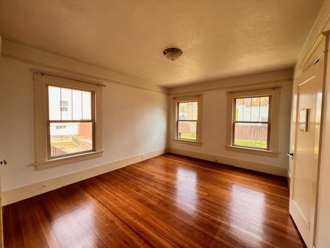 Building Photo - 1416